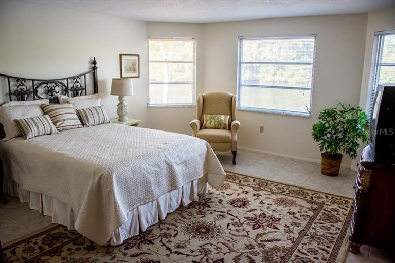Photo 13 of 21 - 500 Sandlor Dr, Englewood, FL 34223