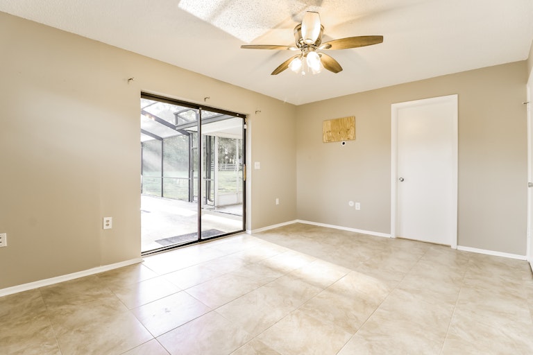 Photo 18 of 27 - 1195 Glowood Ave, Spring Hill, FL 34609