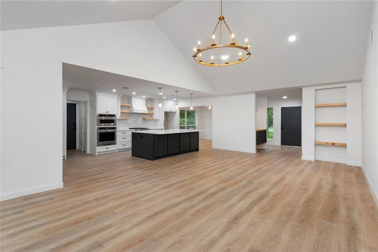 Photo 9 of 48 - 1924 Foxtail Pl, Spring, TX 77380