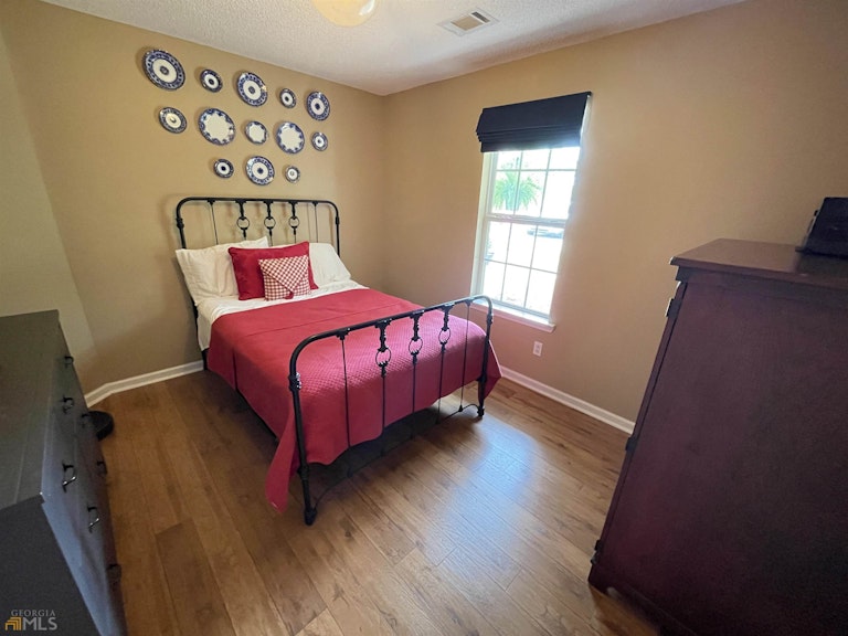 Photo 18 of 36 - 528 Butler Bridge Dr, McDonough, GA 30252