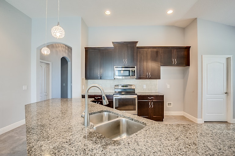 Photo 7 of 29 - 12104 Rambling Stream Dr, Riverview, FL 33579