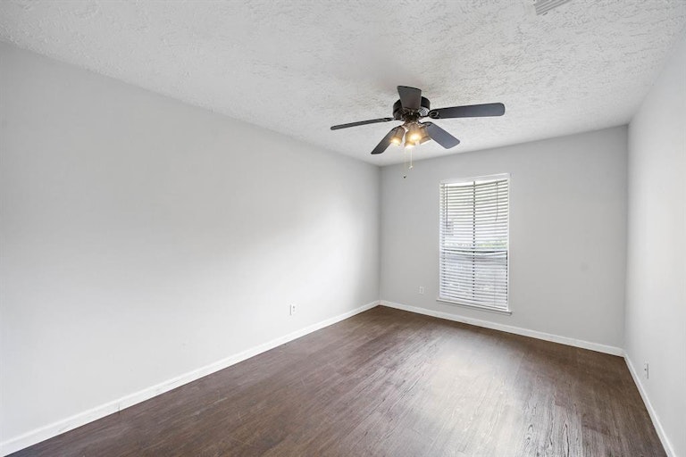 Photo 10 of 20 - 2518 Sage Brush Ln, Sugar Land, TX 77479
