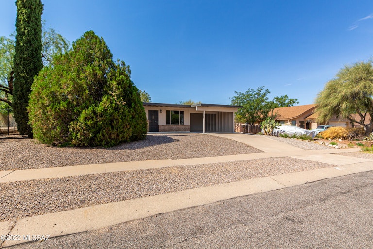 Photo 6 of 30 - 17 W Andrew Potter St, Corona De Tucson, AZ 85641