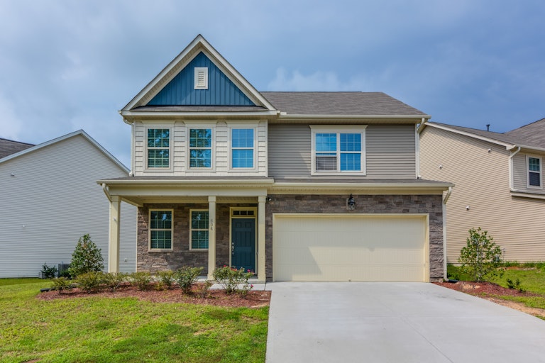 Photo 1 of 17 - 604 Lavenham Ln, Fuquay Varina, NC 27526