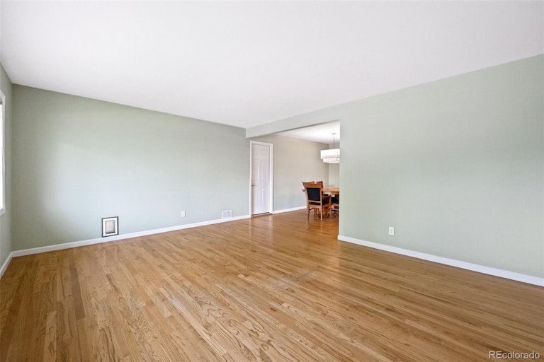 Photo 4 of 25 - 2207 Zinnia St, Golden, CO 80401