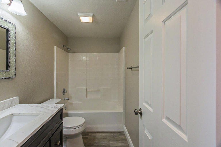 Photo 21 of 33 - 363 Selkirk Dr, Corona, CA 92881