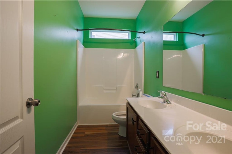 Photo 12 of 17 - 3041 S Devon St, Charlotte, NC 28213