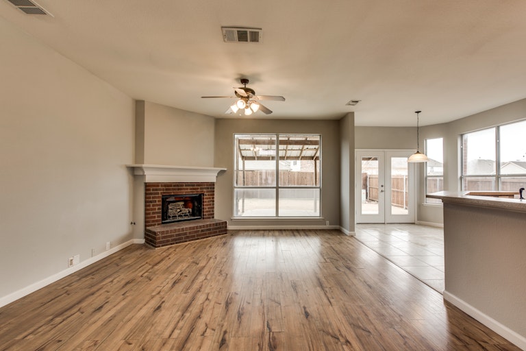 Photo 6 of 28 - 4604 Vista Meadows Dr, Fort Worth, TX 76244