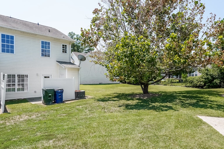 Photo 6 of 25 - 1810 Eagle Beach Ct, Raleigh, NC 27610