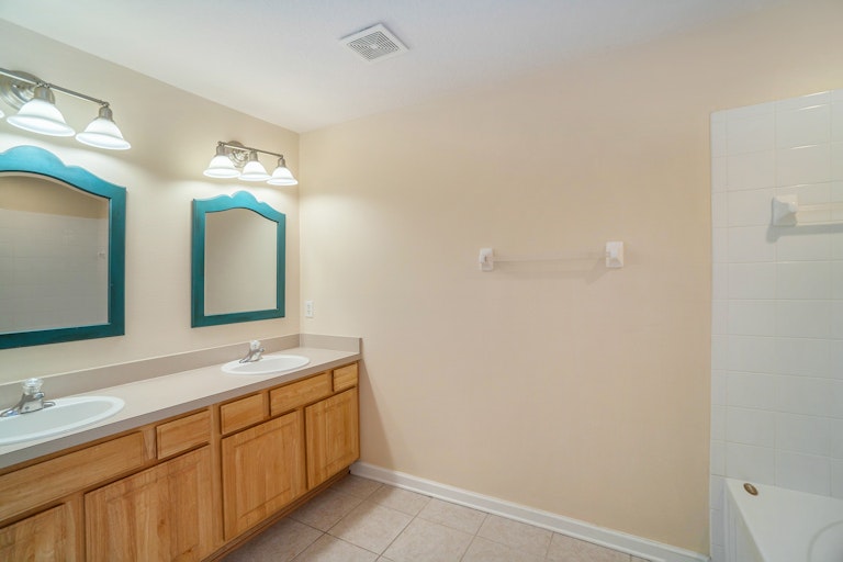 Photo 6 of 13 - 8364 72nd St E, Bradenton, FL 34201
