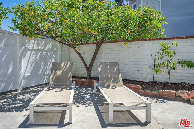 Photo 24 of 45 - 10643 Blix St, North Hollywood, CA 91602