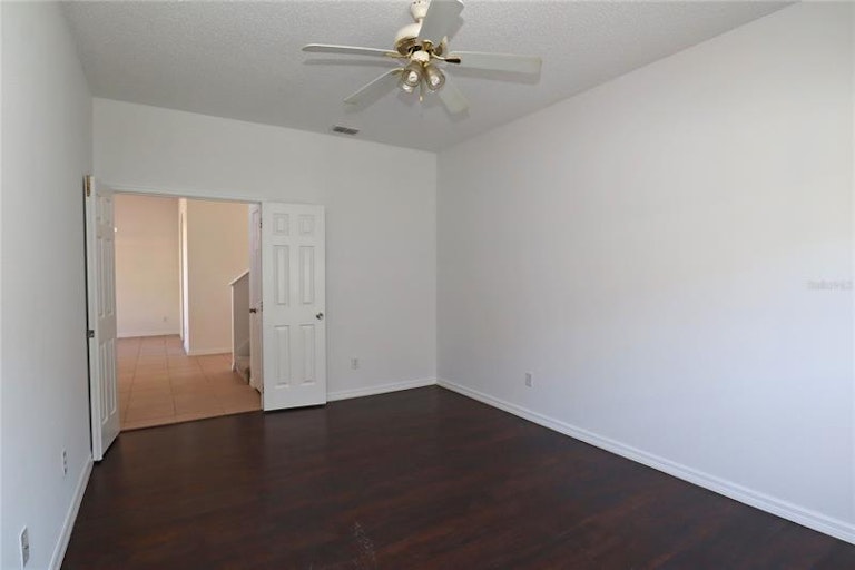 Photo 13 of 28 - 228 Castlemain Cir, Davenport, FL 33897