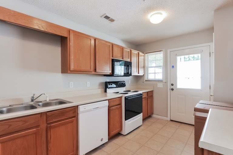 Photo 2 of 25 - 3754 Votive Ln, Raleigh, NC 27604