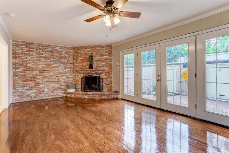 Photo 16 of 29 - 13316 Trail Hollow Dr, Houston, TX 77079