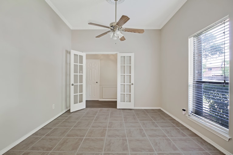 Photo 8 of 25 - 404 Rivervalley Ct, Arlington, TX 76006