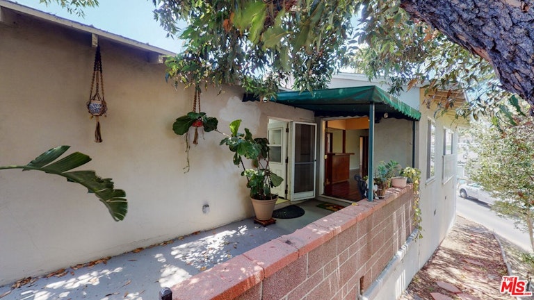 Photo 13 of 18 - 3434 Blair Dr, Los Angeles, CA 90068
