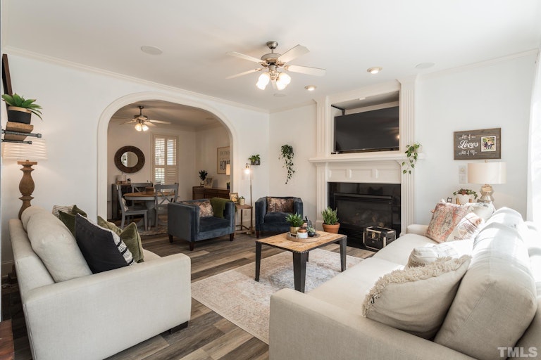 Photo 8 of 47 - 284 Elmcrest Dr, Holly Springs, NC 27540