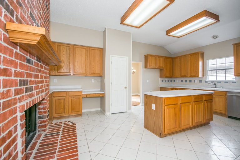 Photo 7 of 30 - 2906 Spartacus Dr, Grand Prairie, TX 75052