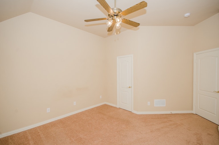 Photo 25 of 38 - 1320 Rusticwood Dr, Desoto, TX 75115