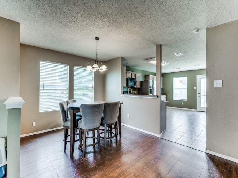 Photo 7 of 23 - 5309 Kingslink Cir, Fort Worth, TX 76135
