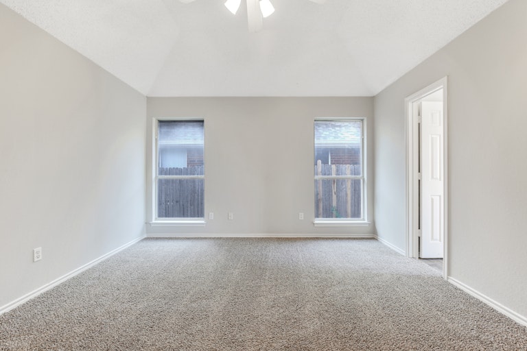Photo 17 of 25 - 7428 Amber Dr, Watauga, TX 76148