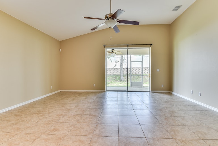Photo 11 of 28 - 2626 Eagle Lake Dr, Clermont, FL 34711