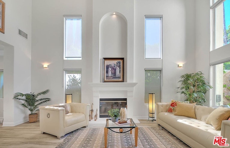 Photo 13 of 54 - 14826 Otsego St, Sherman Oaks, CA 91403