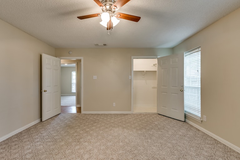 Photo 19 of 30 - 509 Sides Ct, Lewisville, TX 75057