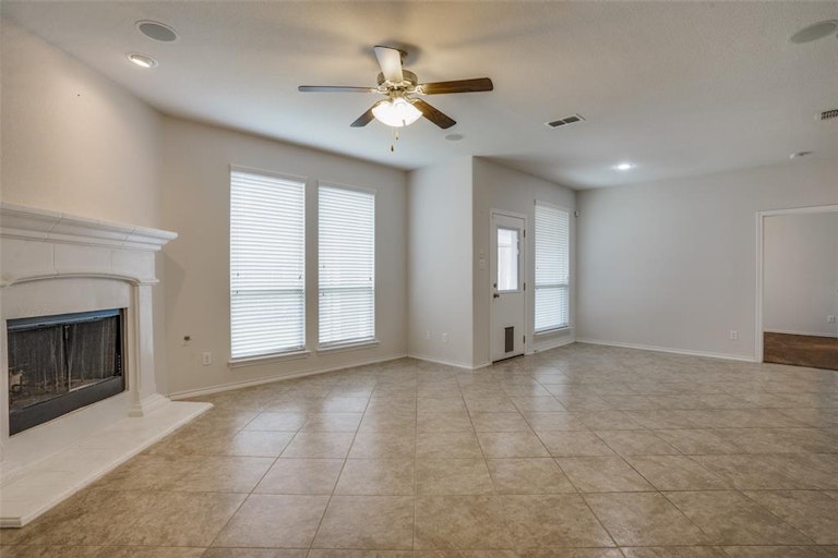 Photo 8 of 35 - 2832 Saddle Creek Dr, Fort Worth, TX 76177