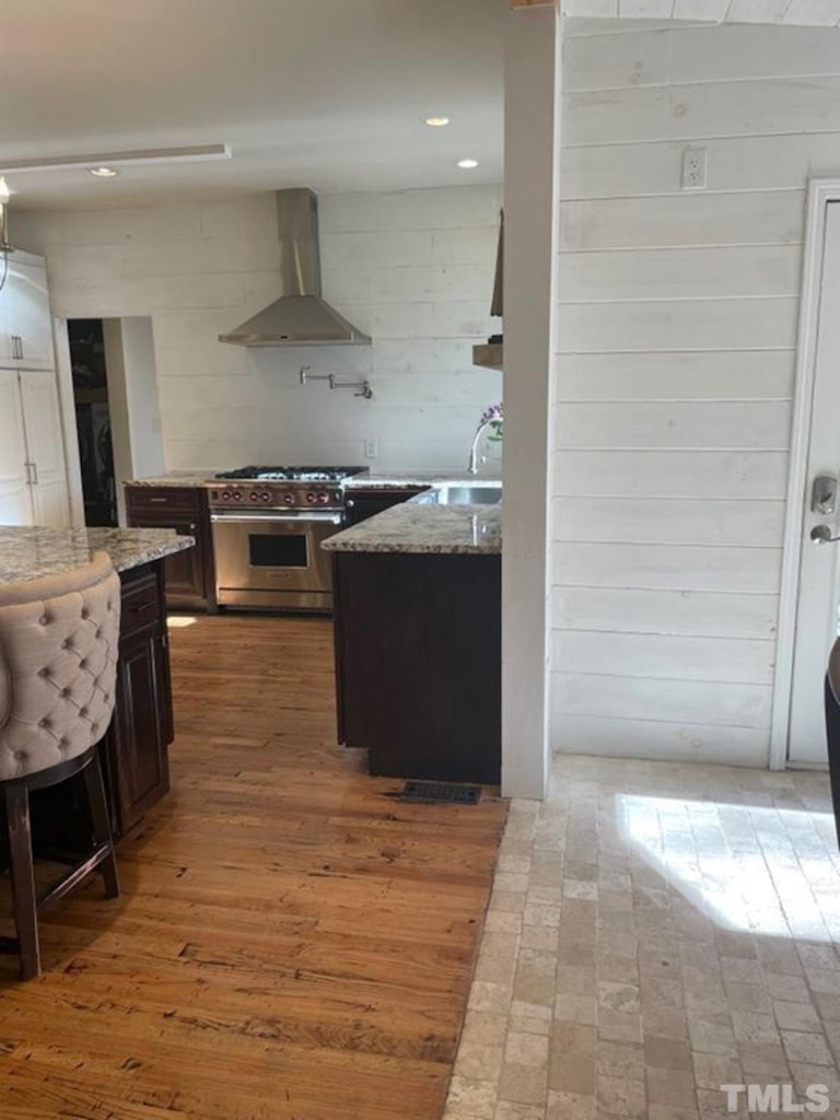 Photo 14 of 49 - 1204 Queensferry Rd, Cary, NC 27511