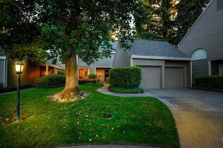 Photo 1 of 40 - 317 Wyndgate Rd, Sacramento, CA 95864