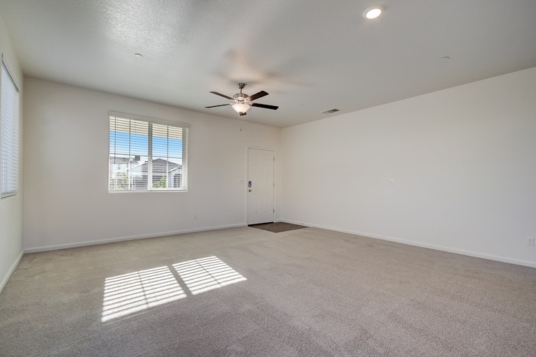 Photo 12 of 26 - 1990 Park Pl, Rio Vista, CA 94571