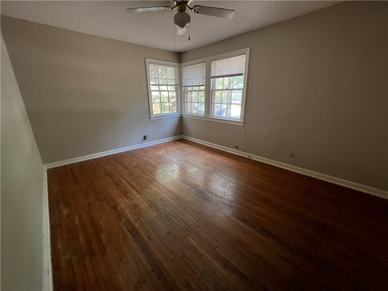 Photo 33 of 37 - 1800 Alguno Rd, Austin, TX 78757