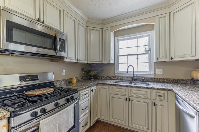 Photo 14 of 40 - 2899 Bruckner Blvd, Snellville, GA 30078