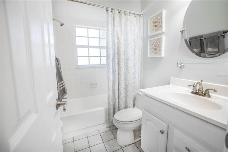 Photo 26 of 47 - 6041 16th Ln NE, Saint Petersburg, FL 33703