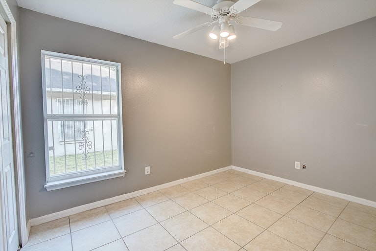 Photo 11 of 28 - 1915 2nd Dr, Sanford, FL 32771