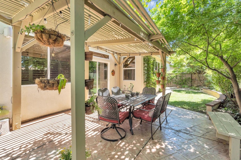 Photo 24 of 35 - 350 Westlake Dr, West Sacramento, CA 95605