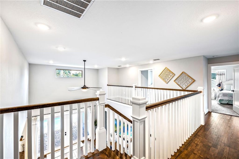 Photo 21 of 37 - 523 Easton Dr, Lakeland, FL 33803