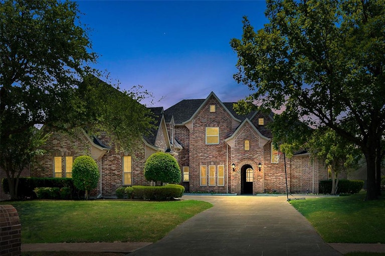 Photo 1 of 32 - 148 Country Club Dr, Rockwall, TX 75032