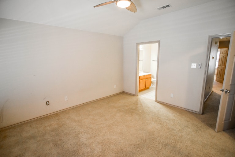 Photo 18 of 36 - 3954 Fernando Dr, Euless, TX 76040