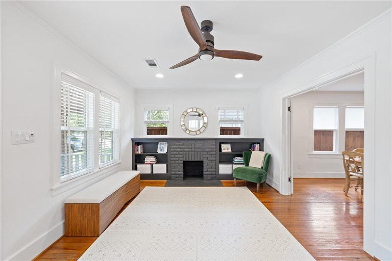 Photo 7 of 30 - 1031 W Melwood St, Houston, TX 77009