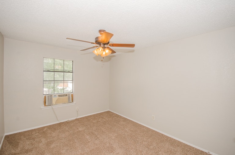 Photo 23 of 29 - 6205 Sasaki Way, Garland, TX 75043