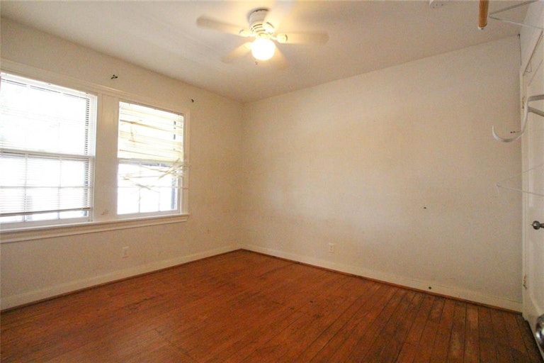 Photo 15 of 15 - 892 Mansfield St, Houston, TX 77091