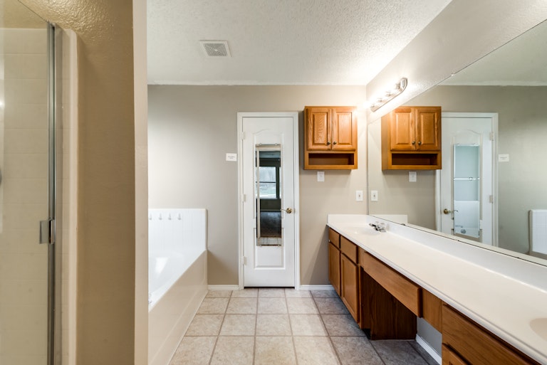 Photo 18 of 35 - 8409 Southern Prairie Dr, Fort Worth, TX 76123