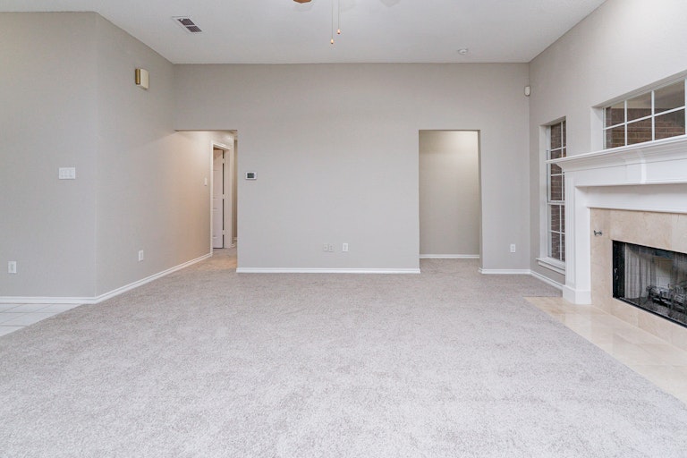 Photo 12 of 25 - 10170 Meadowcrest Dr, Benbrook, TX 76126
