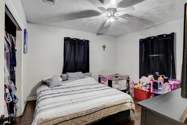 Photo 12 of 15 - 2505 N Ave, Pasadena, TX 77506