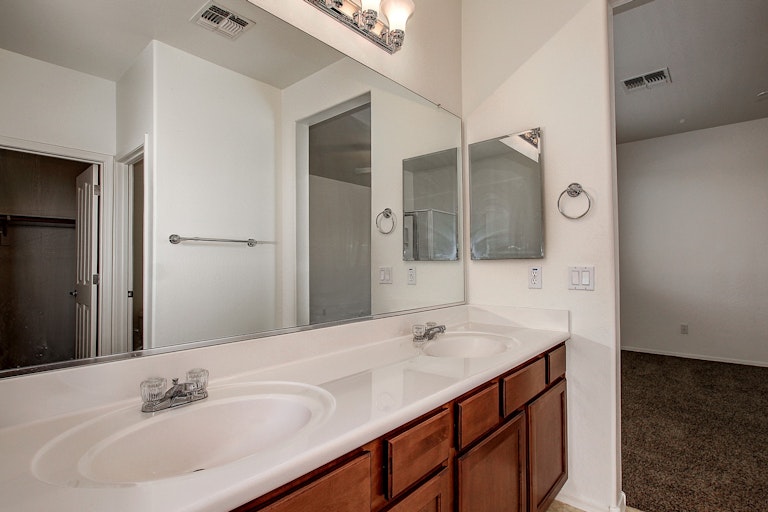 Photo 14 of 26 - 11992 W Fillmore St, Avondale, AZ 85323