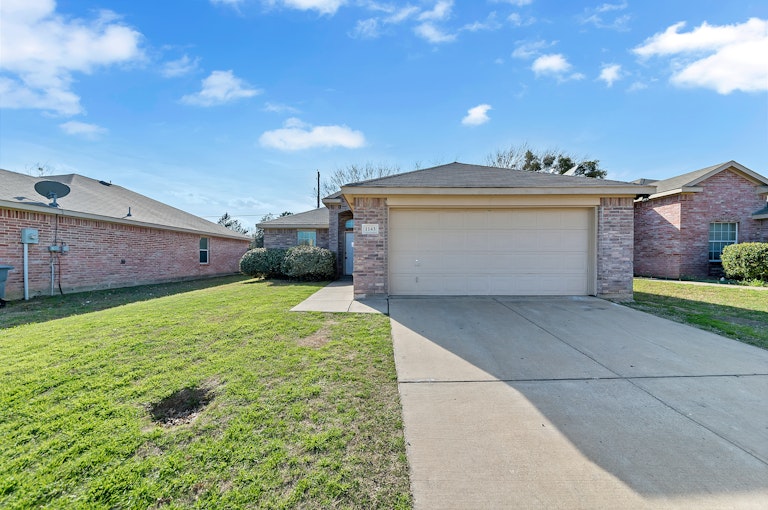 Photo 1 of 23 - 1143 Galicia Ln, Dallas, TX 75217