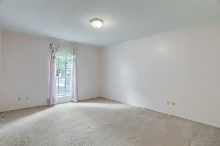 Photo 12 of 18 - 357 N Post Oak Ln #102, Houston, TX 77024