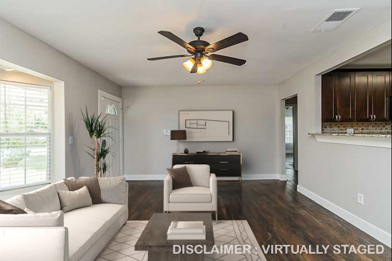 Photo 2 of 21 - 2812 E Ln, Fort Worth, TX 76116